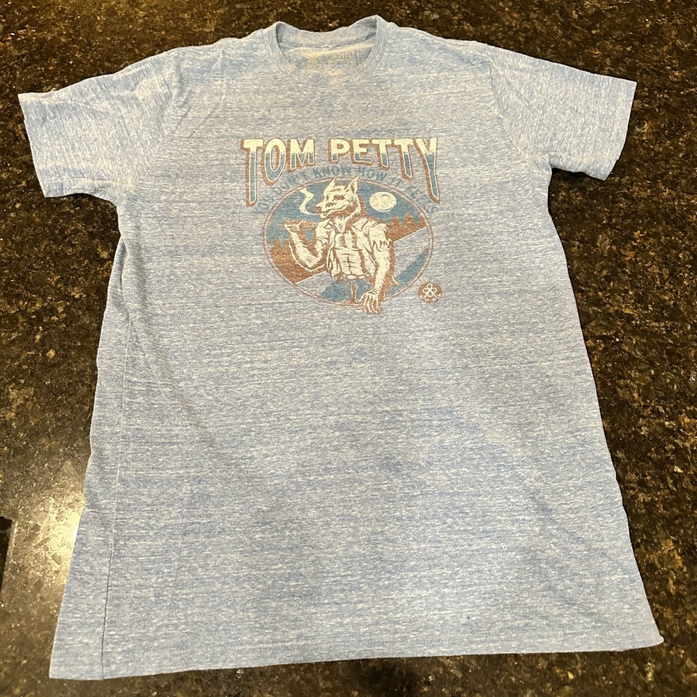 Tom Petty and the Heartbreakers Wolf Tee
Fits Like Large, Long Medium Tee